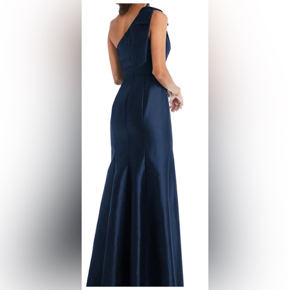 ALFRED SUNG
Bow One-Shoulder Satin Trumpet Gown - Picture 3 of 14